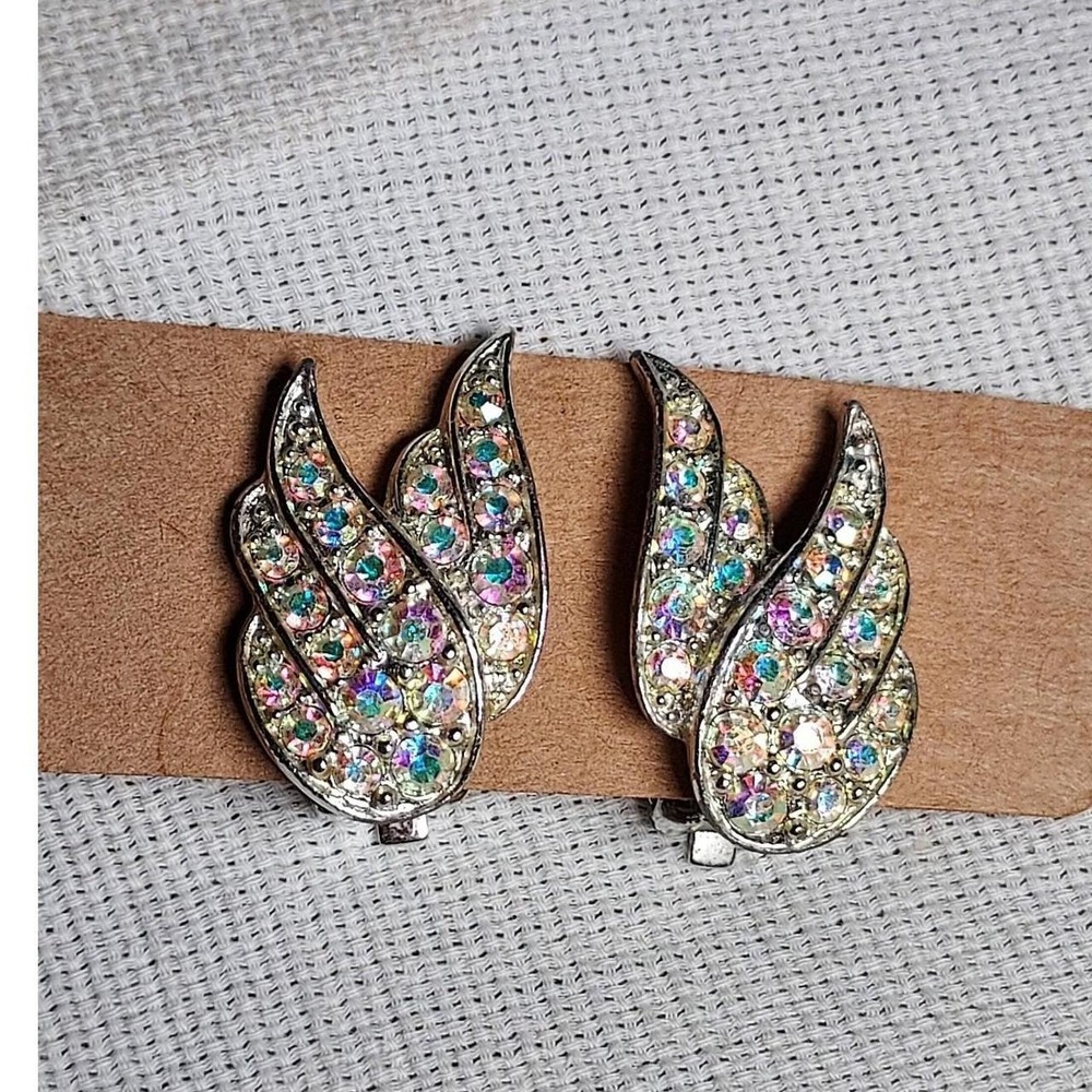Sarah Coventry AB Rhinestone Silver Tone Wing Swirl Cluster Clip On Earrings Vtg